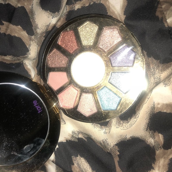 Makeup - Picture 2 of 4